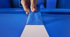 Cinta adhesiva de precisión ScotchBlue PROSharp con Edge-Lock+