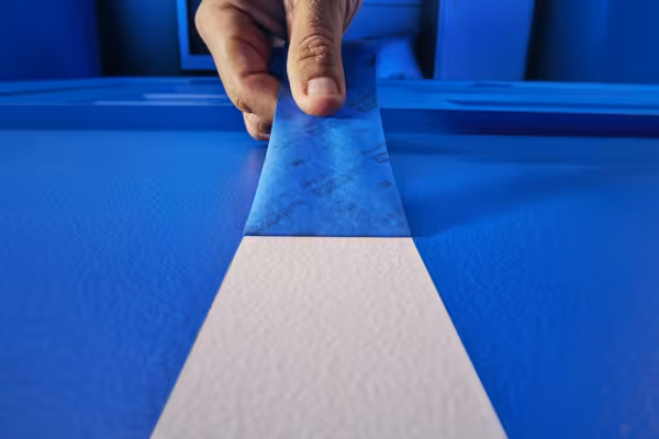 Cinta adhesiva de precisión ScotchBlue PROSharp con Edge-Lock+